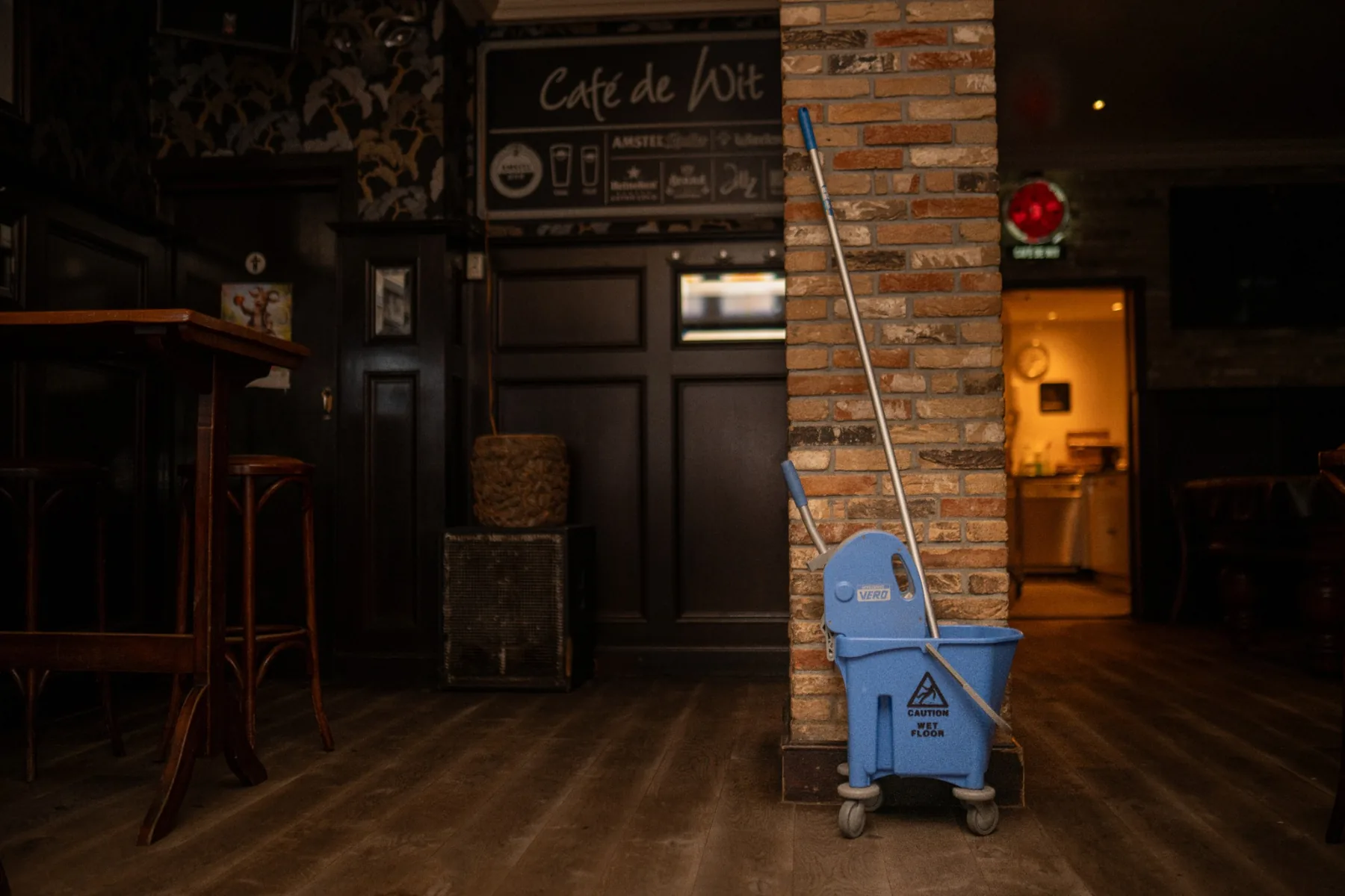 Schoonmaak in een horecalocatie